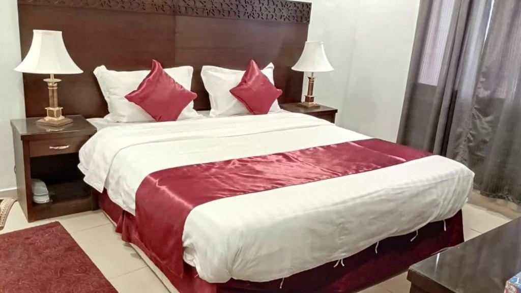 In Taibah Aparthotel Medina Kültér fotó